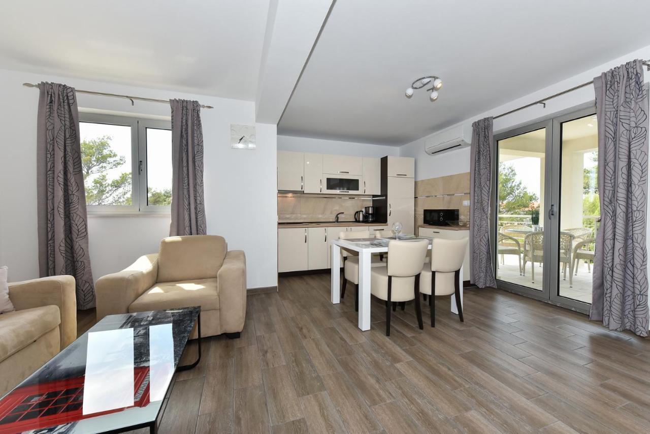 Apartmani Iva Vir Exterior photo