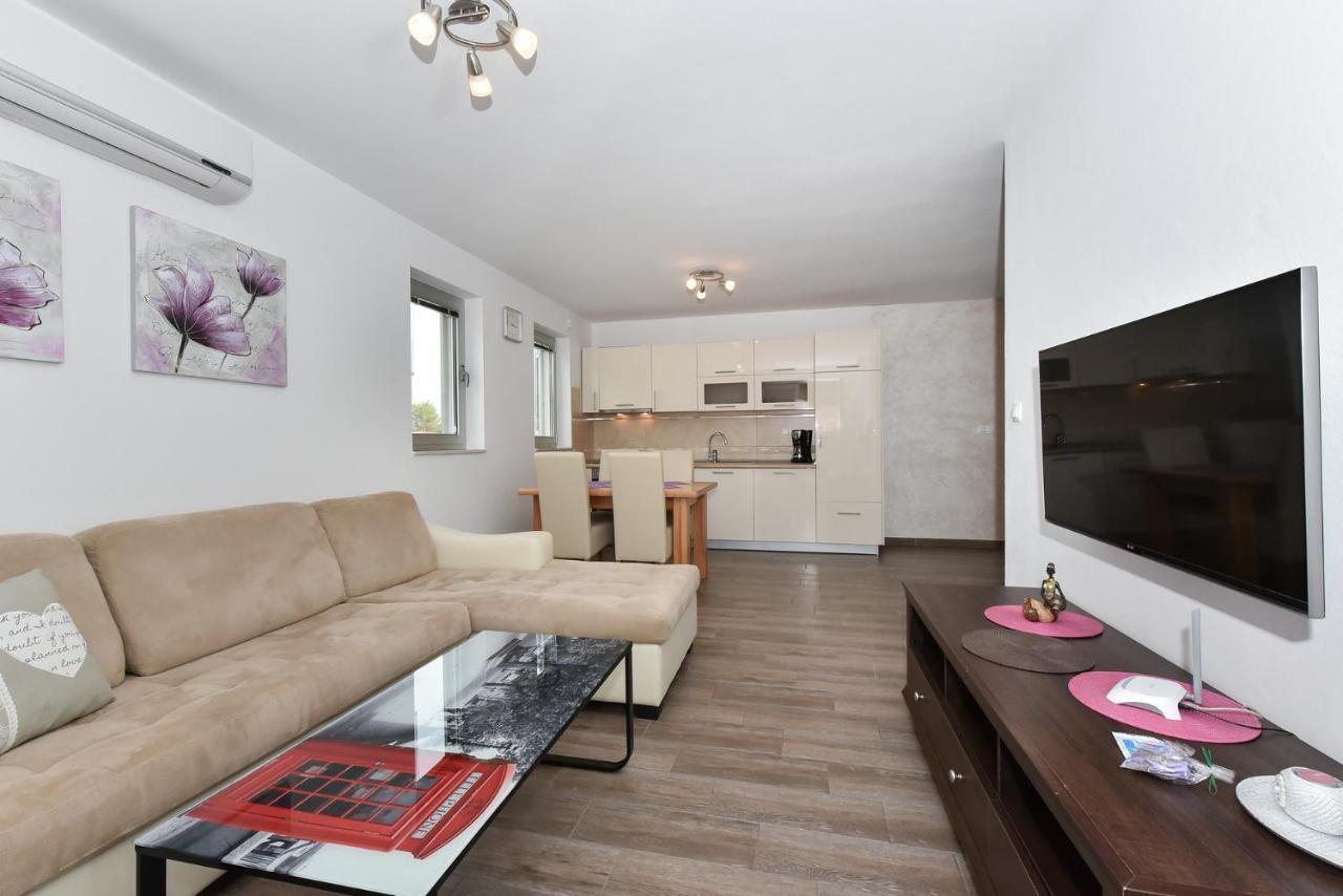 Apartmani Iva Vir Exterior photo