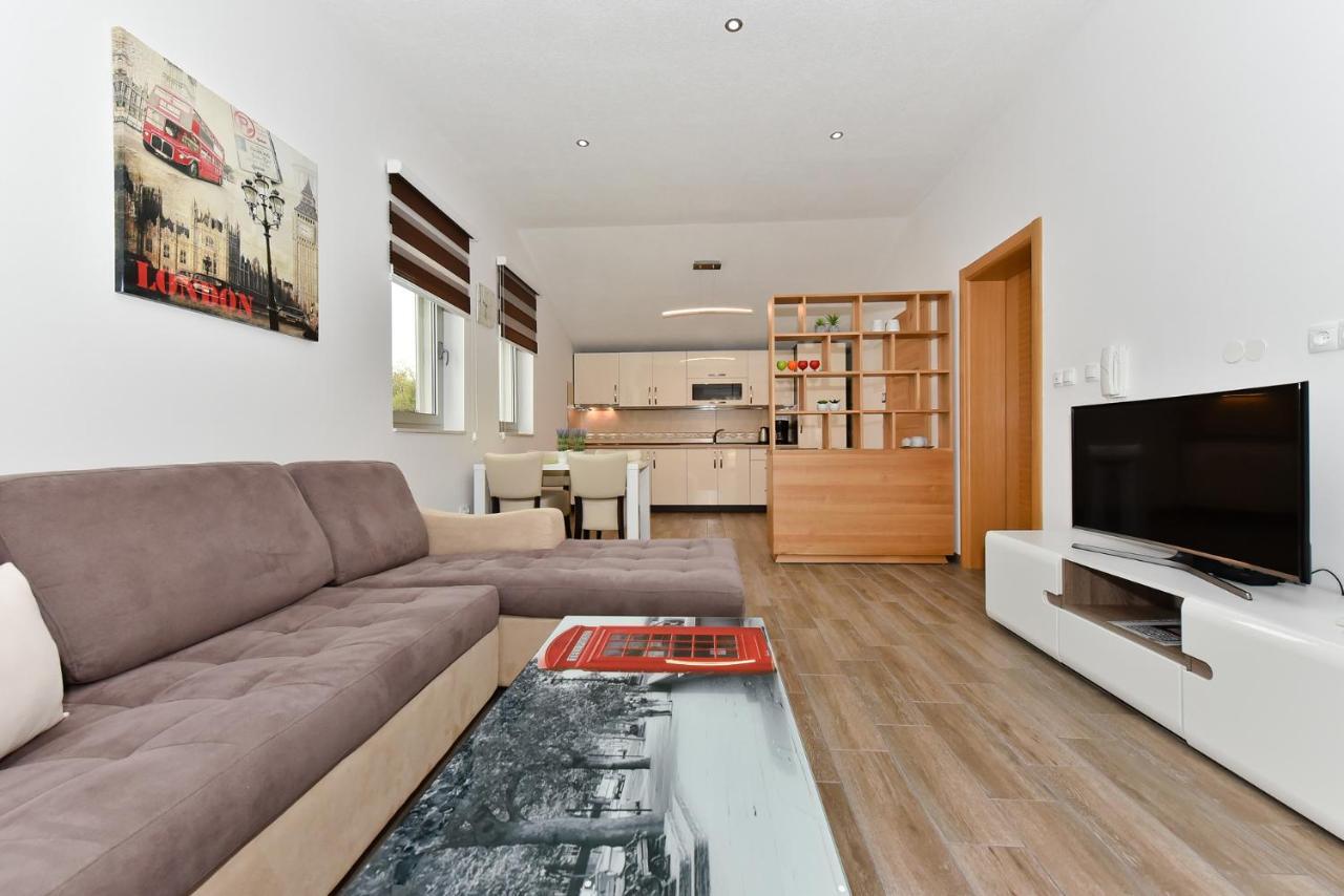 Apartmani Iva Vir Exterior photo