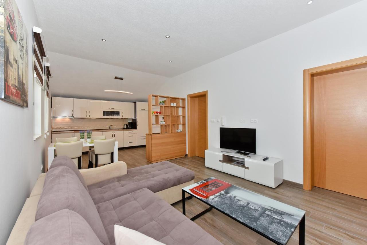 Apartmani Iva Vir Exterior photo