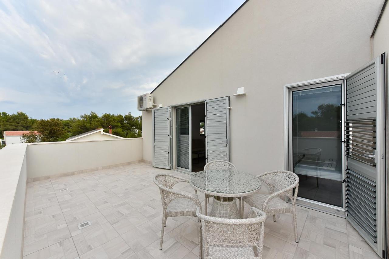Apartmani Iva Vir Exterior photo