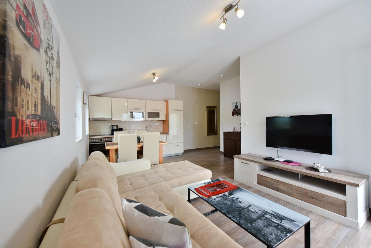 Apartmani Iva Vir Exterior photo