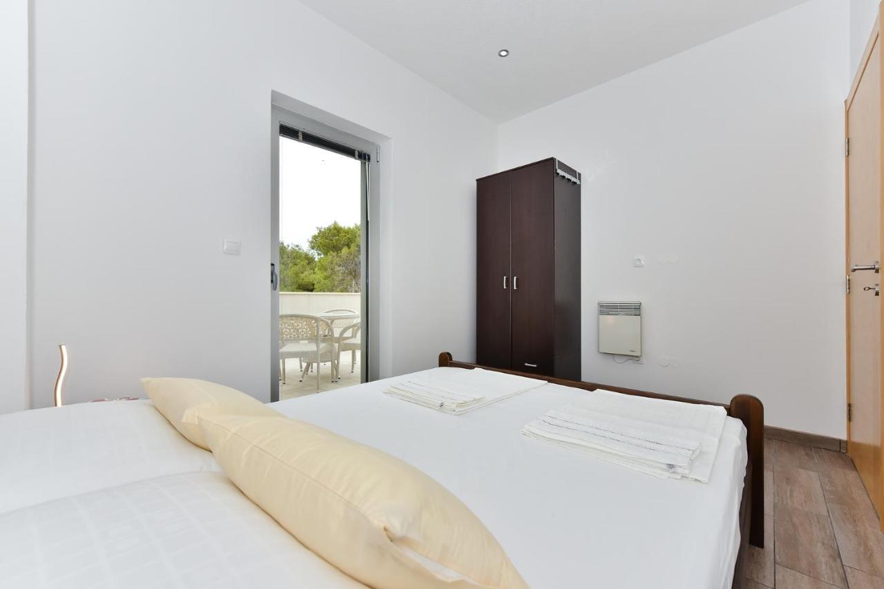 Apartmani Iva Vir Exterior photo