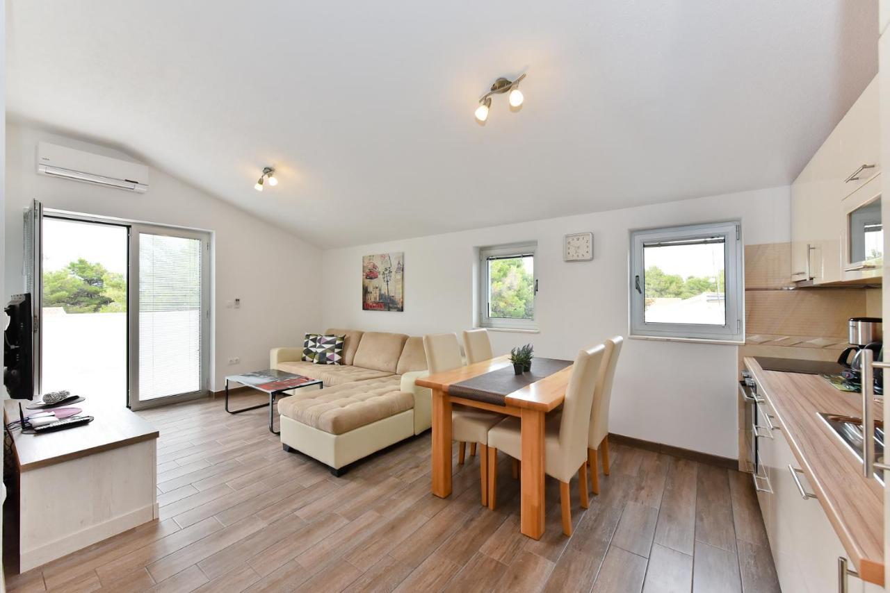Apartmani Iva Vir Exterior photo