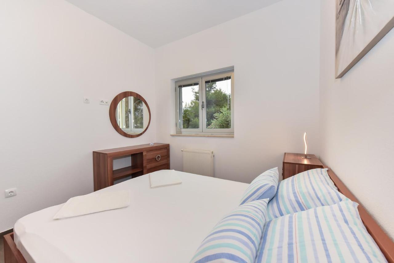 Apartmani Iva Vir Exterior photo